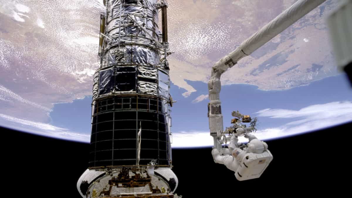 telescopio hubble, error fatal deja al telescopio Hubble fuera de servicio, nasa, que causo el fallotecnico en el hubble