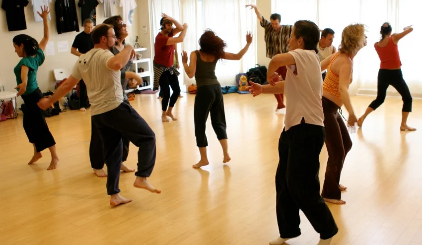La biodanza afirma que los humanos modernos vivimos totalmente en contra de nuestra configuración biológica.
